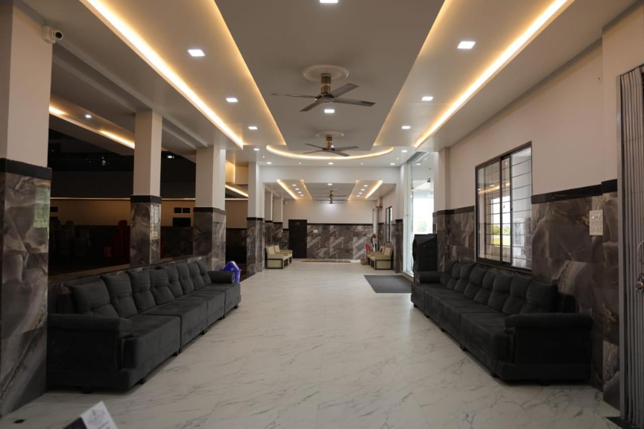 Navkar Palace Hotel & Resort, Sanawad ภายนอก รูปภาพ