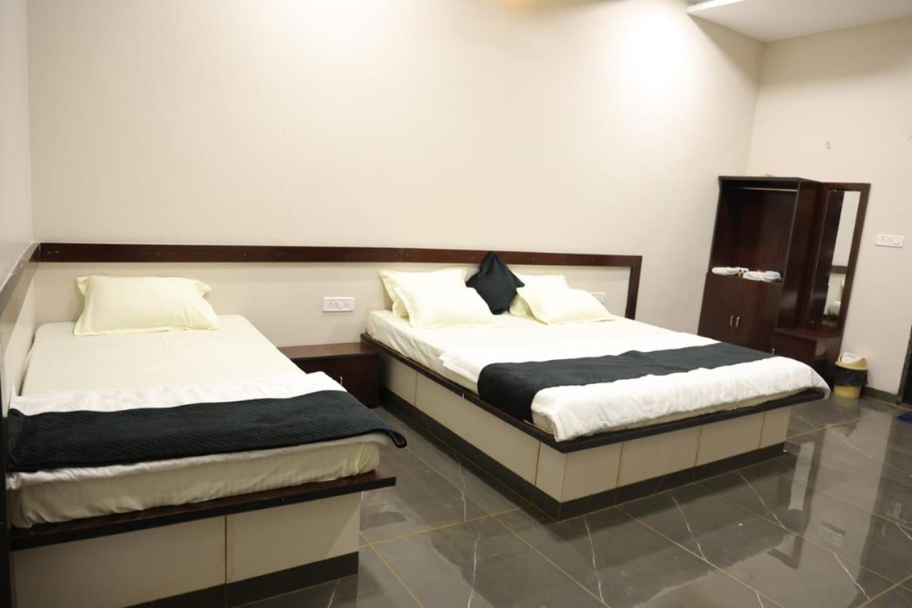 Navkar Palace Hotel & Resort, Sanawad ภายนอก รูปภาพ
